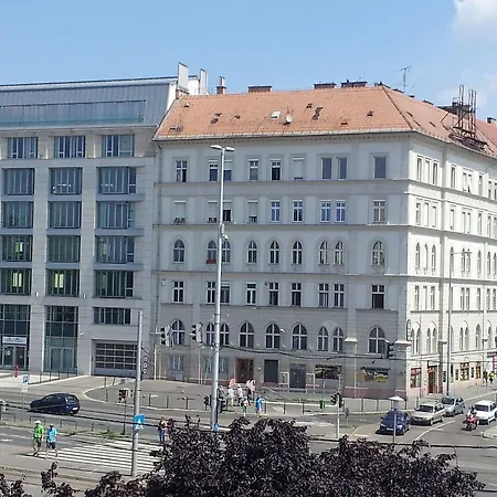 Studio Along The Danube Budapest Exterior photo