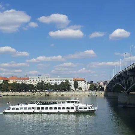 Studio Along The Danube Budapest Exterior photo